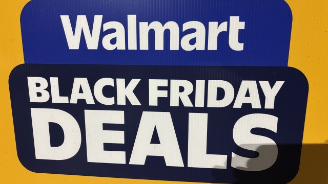 Spłynęły pierwsze dane wydatków Amerykanów podczas Czarnego Piątku, których dokonali podczas zakupów w internecie. Wydatki konsumpcyjne konsekwentnie stanowią około 70 procent całkowitej amerykańskiej gospodarki. Istnieje jednak wyraźny trend sezonowy: dwa miesiące świąteczne - listopad i grudzień - zazwyczaj stanowią one około 20 procent rocznych transakcji detalicznych.