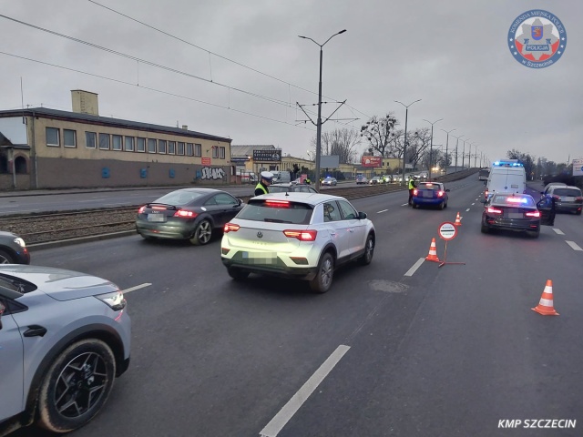Pracowity weekend szczecińskich policjantów. Funkcjonariusze w ramach akcji Ostatki prowadzili więcej kontroli - to z powodu Andrzejek i Black Friday, który spowodował większy ruch na ulicach.