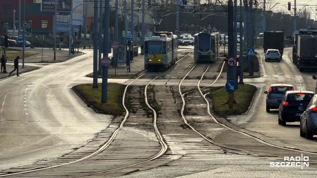 Niektóre od razu nadają się do remontu - inne służą bez problemu, zależy od tego, na który fragment trasy się trafi. Niedawne wykolejenie tramwaju na ulicy Parkowej w Szczecinie pokazało, że część odcinków torowisk wymaga pilnej uwagi.