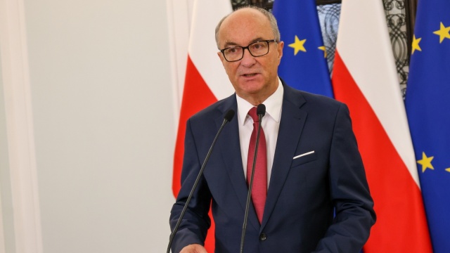 Posłowie koalicji rządzącej chcą postawić Zbigniewa Ziobrę przed Trybunałem Stanu. Prokuratura przedstawiła przebywającemu na Węgrzech byłemu ministrowi sprawiedliwości 26 zarzutów.