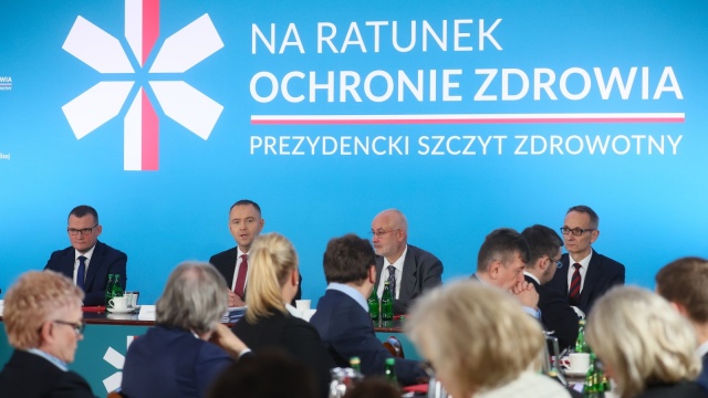 Ten szczyt ma charakter ratunkowy - podkreślał prezydent Karol Nawrocki na początku zorganizowanego przez siebie szczytu medycznego.