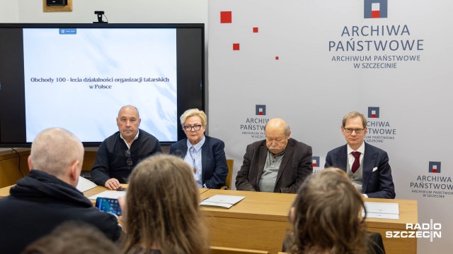 Dokumenty ewakuacyjne, pamiątki religijne, rękopisy koranów, modlitewniki tatarskie, obrazy religijne i fotografie - to tylko niektóre pamiątki rodzin Miśkiewiczów i Lebiedziów - polskich Tatarów mieszkających w naszym mieście - które trafiły do zasobu Archiwum Państwowego w Szczecinie.