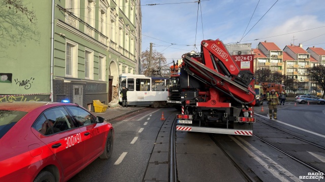 Obcy element w rowku szyny - to prawdopodobna przyczyna wykolejenia się tramwajowej jedenastki. Informację podały Tramwaje Szczecińskie.