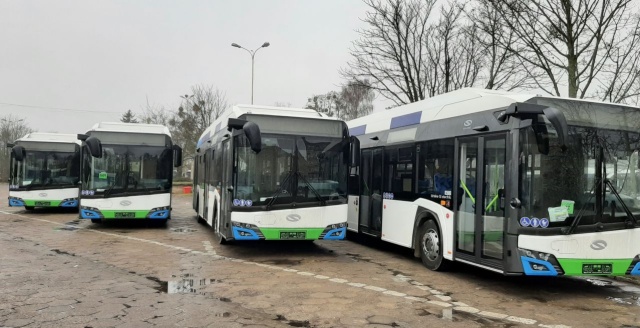 Cztery nowe dwunastometrowe autobusy trafiły w piątek do Szczecińskiego Przedsiębiorstwa Autobusowego Klonowica.