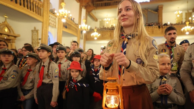 W Zakopanem harcerki i harcerze ze Związku Harcerstwa Polskiego odebrali od słowackich skautów Betlejemskie Światło Pokoju. Tegoroczne hasło Pielęgnuj dobro w sobie przypomina, że każdy z nas może dbać o dobro w swoim życiu i w relacjach z innymi.