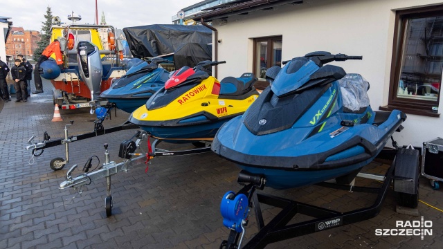 Silniki do łodzi motorowych, trzy skutery, samochód 4x4 - między innymi taki sprzęt za prawie milion złotych trafił do Wodnego Ochotniczego Pogotowia Ratunkowego w Szczecinie, ale też do grup interwencyjnych z zachodniopomorskiego.