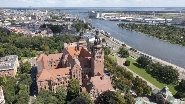 Ręcznie wykonane stroiki, kartki, świeczki i ozdoby na choinkę. W Zachodniopomorskim Urzędzie Wojewódzkim w Szczecinie odbędzie się we wtorek bożonarodzeniowy kiermasz rękodzieła.