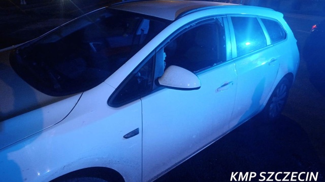 Miał 2,5 promila, nie zatrzymał się do kontroli, konieczne było wybicie szyby. Do zdarzenia doszło w Szczecinie.