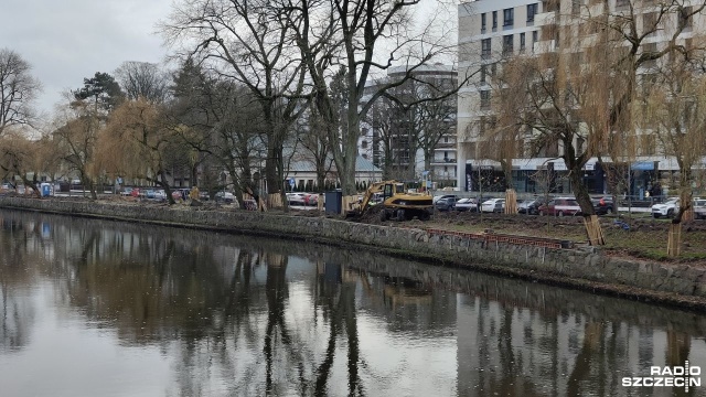 Wojewoda zachodniopomorski rozpoczął postępowanie nadzorcze dotyczące zgody wydanej na przebudowę brzegów Parsęty w Kołobrzegu. W efekcie nowe bulwary, które miały być gotowe za rok, mogą powstać ze sporym opóźnieniem.