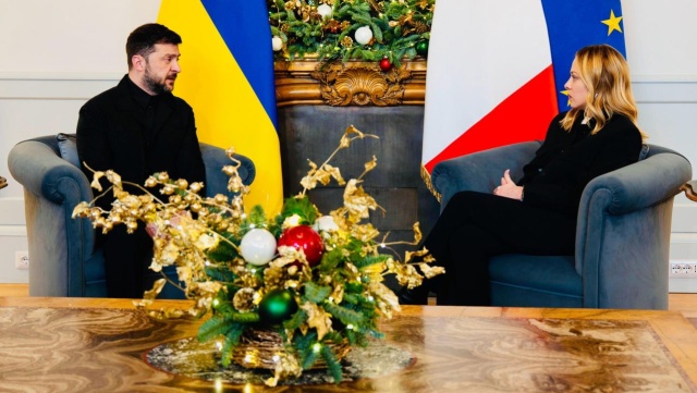 Półtorej godziny trwało spotkanie prezydenta Ukrainy z premier Włoch Giorgią Meloni w siedzibie włoskiego rządu w Palazzo Chigi. Rano Wołodymyr Zełenski został przyjęty przez papieża w Castel Gandolfo.