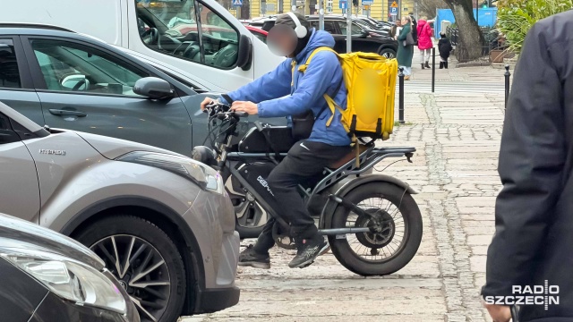 Już nie tylko elektryczne hulajnogi postrachem przechodniów, ale także wspomagane prądem rowery.