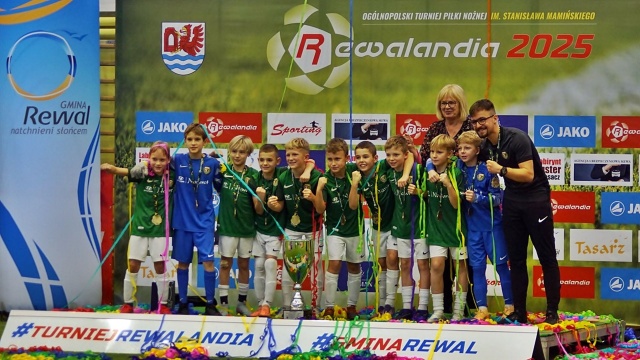 Młodzi piłkarze Pogoni Szczecin z tytułem wicemistrzów tegorocznej Rewalandii. W wielkim finale turnieju ulegli tylko Śląskowi Wrocław - wcześniej eliminując z gry między innymi drużyny Lecha Poznań, Górnika Zabrze i Zagłębia Lubin.