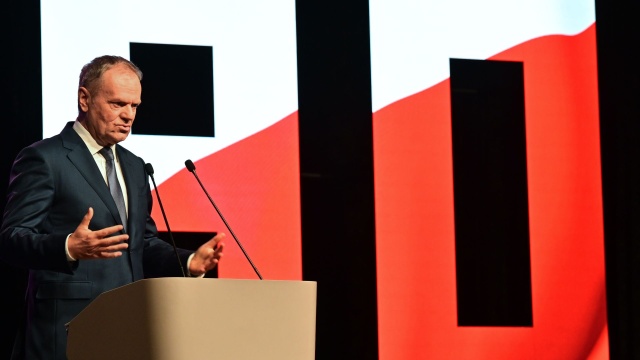 Przesłanie Bolesława Chrobrego mówi nam, że Polska to duma i siła, które pozwalają nam być w Europie bez żadnych kompleksów - podkreślił premier Donald Tusk podczas obchodów 80. rocznicy włączenia Ziem Zachodnich i Północnych do Polski w Wałbrzychu.