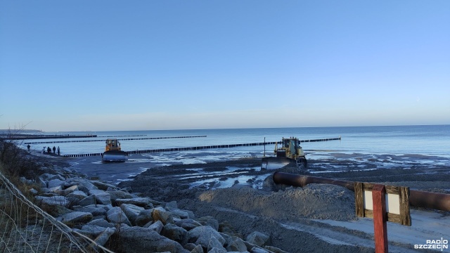 Kołobrzeska plaża będzie szersza. Zasili ją piach wydobywany z morskiego dna.