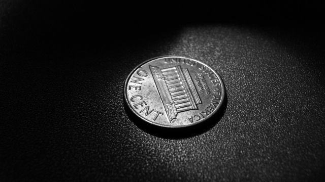 Amerykańska mennica sprzedała 232 zestawy zawierające ostatnie jednocentówki. Wybite w listopadzie monety zostały sprzedane na aukcji za łączną kwotę 16,76 mln dolarów - podała w środę agencja AP.