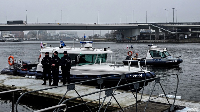 700 koni mechanicznych na wodzie, żeby zwiększyć bezpieczeństwo - czyli szczecińscy wodniacy z nową łodzią.