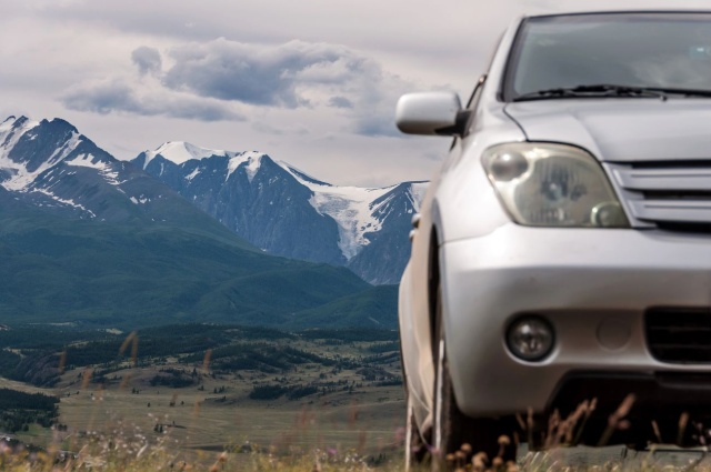 Zimowy wyjazd w góry to dla wielu z nas najbardziej wyczekiwany moment roku. Jednak trudne warunki na drodze potrafią zweryfikować stan każdego pojazdu. Czy wiesz, że większość awarii zimą wynika z drobnych zaniedbań, o których przypominamy sobie dopiero na trasie Dobre przygotowanie to podstawa.