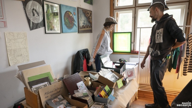 W Szczecinie trwa trzecia edycja Marketu Świątecznego. Można na nim kupić m.in. ręcznie robione świece, biżuterię i odzież, obrazy i grafiki.