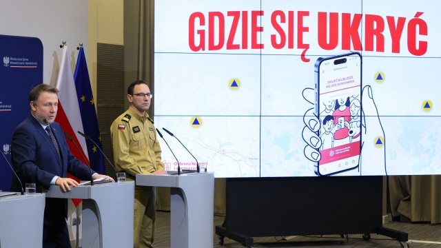 Docelowo w aplikacji Gdzie się ukryć będzie dostępna lokalizacja wszystkich schronów i miejsc ukrycia - poinformował szef MSWiA Marcin Kierwiński.