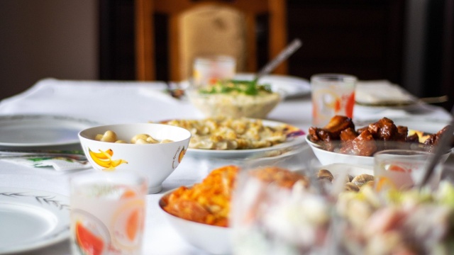 Dwanaście tradycyjnych potraw - to kulinarna odsłona świąt Bożego Narodzenia. Jednak niektóre z nich mogą być dużym wyzwaniem dla naszego układu pokarmowego.