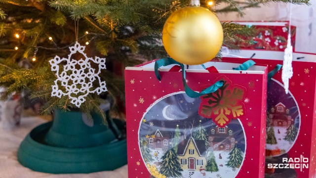 Skarpetki, kosmetyki czy zabawki - wielu z nas czeka na świąteczne prezenty. Niestety nie zawsze te upominki są trafione. Co zrobić, gdy Mikołaj nie trafił w nasze gusta
