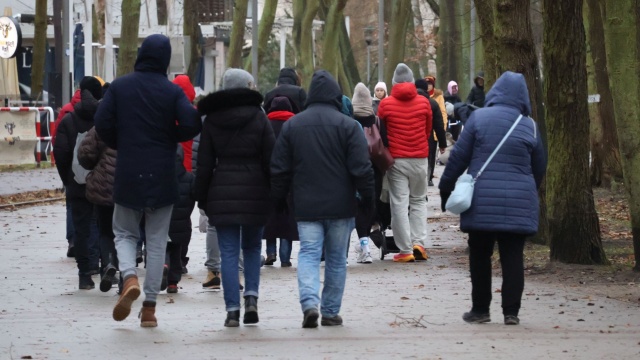 Bałtyk popularny nie tylko latem. W okresie świątecznym nad morze przyjechały tłumy, które korzystają także z możliwości przedłużenia odpoczynku o rozpoczęty weekend.