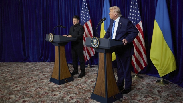 Rosyjscy politycy prokremlowscy chwalą Donalda Trumpa i podkreślają niezachwiane stanowisko Władimira Putina.