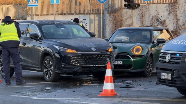 Występują utrudnienia w ruchu i zmiany w trasach pojazdów komunikacji miejskiej.