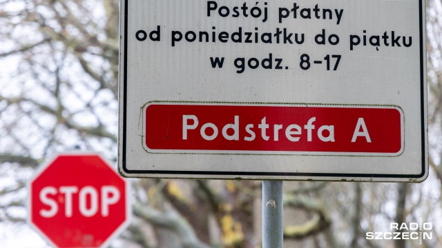 Zamieszanie ze szczecińskimi strefami parkowania. Chodzi o dni wolne od wnoszenia opłaty.