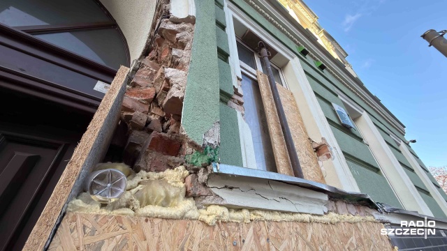 Opóźnienia przy naprawie kamienicy, w którą wjechał tramwaj