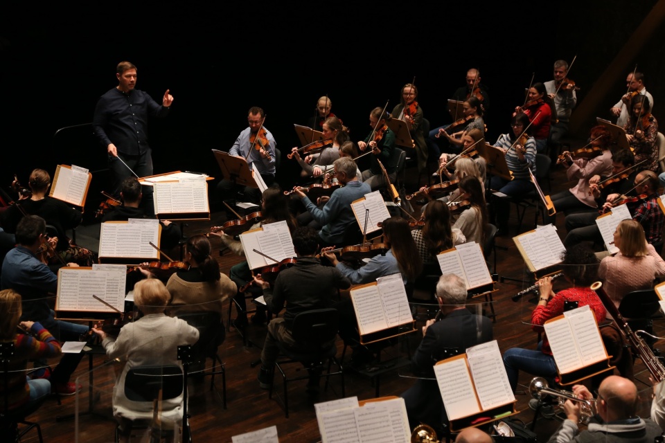 Próba generalna Orkiestry Symfonicznej Filharmonii w Szczecinie pod dyrekcją Przemyslawa Neumanna przed Koncertem Prezydenckim. Fot. Leszek Konicki