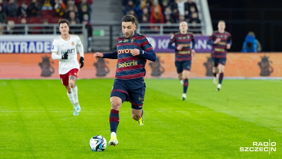 Do składu po kartkowej pauzie powraca najskuteczniejszy zawodnik portowej drużyny zdobywca 11 goli Grek Efthymis Koulouris. Fot. Robert Stachnik [Radio Szczecin/Archiwum]