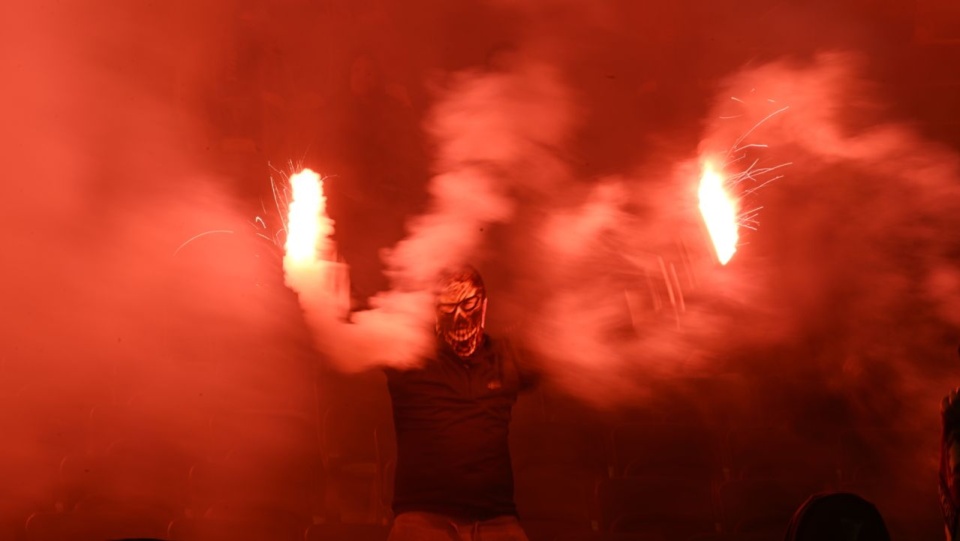 Kibice Pogoni Szczecin podczas meczu 20. kolejki piłkarskiej Ekstraklasy z Górnikiem Zabrze. PAP/Marcin Bielecki