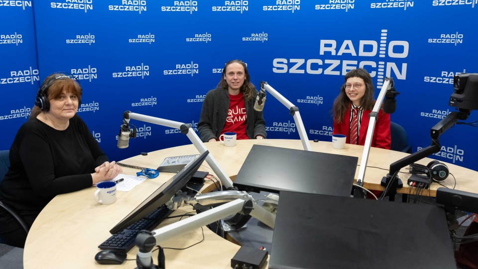 Grafik jednak nie wolno traktować zbyt poważnie - zastrzegał w "Rozmowie pod krawatem" jeden z organizatorów, Paweł Kleszczewski. Fot. Robert Stachnik [Radio Szczecin]