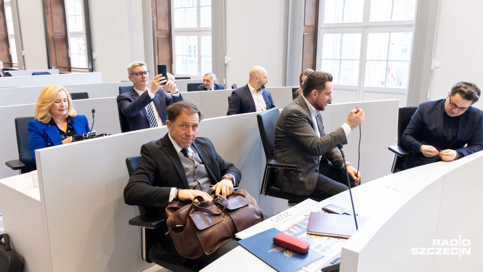 Zdaniem radnego klubu OK Polska Marka Kolbowicza właściwym byłoby ustanowienie zakazu od godziny 23 i tylko w wyznaczonych punktach miasta. Fot. Robert Stachnik [Radio Szczecin]