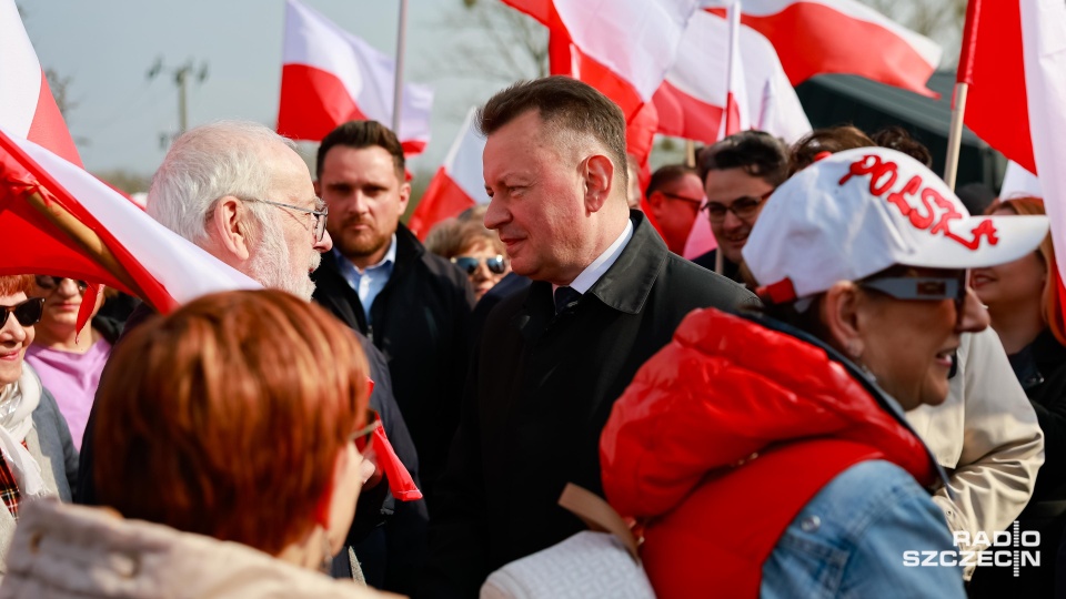 W pikiecie udział wziął były minister obrony narodowej Mariusz Błaszczak. Fot. Robert Stachnik [Radio Szczecin]