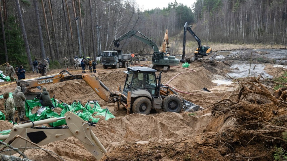 Akcja ratowniczo-poszukiwawcza amerykańskich żołnierzy na poligonie wojskowym im. generała Silvestrasa Zukauskasa w Podbrodziu. Czwórka amerykańskich żołnierzy zaginęła podczas ćwiczeń na litewskim poligonie w pobliżu granicy z Białorusią. PAP/Valdemar Doveiko