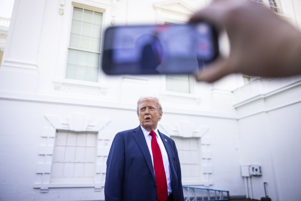 fot. PAP/EPA/JIM LO SCALZO