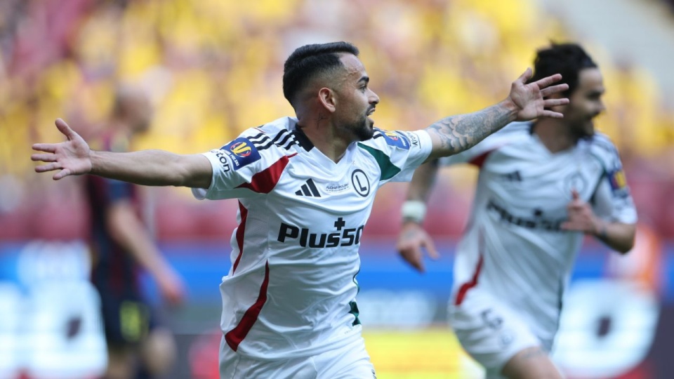 Piłkarz Legii Warszawa Luquinhas cieszy się z gola podczas meczu finałowego Pucharu Polski z Pogonią Szczecin, 2 bm. w Warszawie. PAP/Leszek Szymański