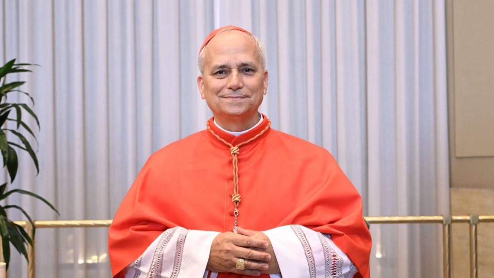 Kardynał Prevost jest Amerykaninem. źródło: https://x.com/search?q=Robert%20Prevost&src=typed_query