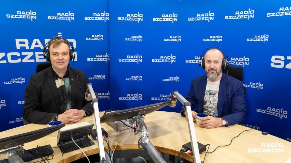Konrad Pawicki, aktor, wokalista i radiowiec. Fot. Robert Stachnik [Radio Szczecin]