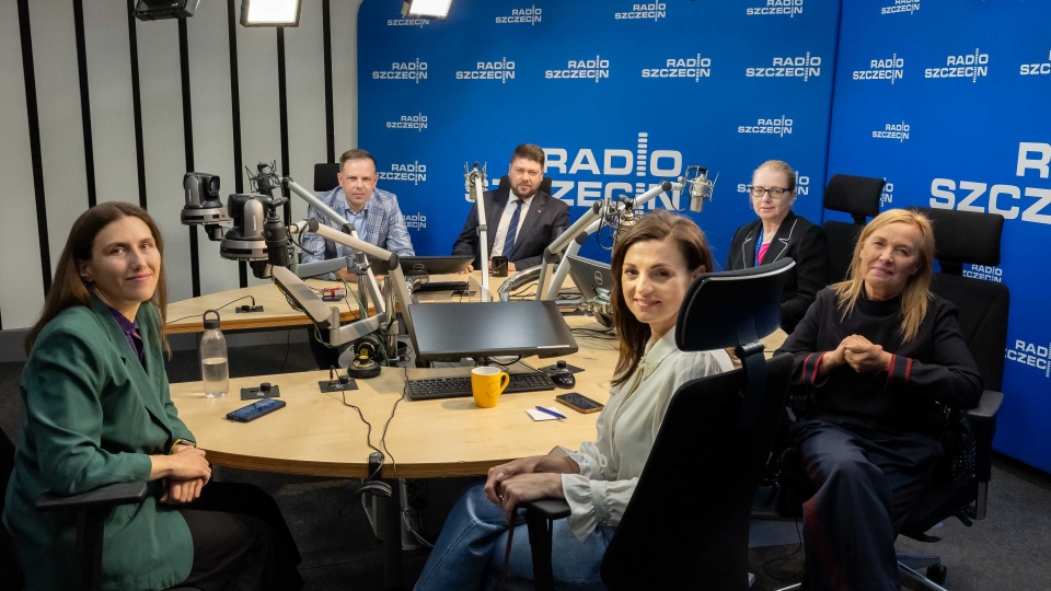 Urszula Pańka, Agnieszka Kosińska, Maria Serafinowicz, Rafał Niburski, Rafał Kubowicz. Fot. Robert Stachnik [Radio Szczecin]