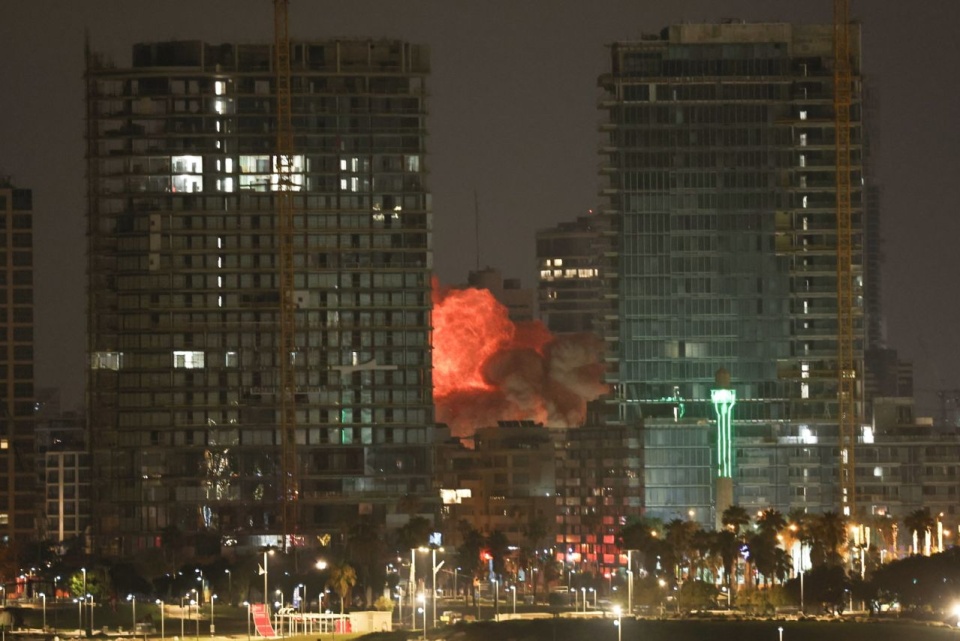 Tel Awiw. Fot. PAP/EPA/ATEF SAFADI