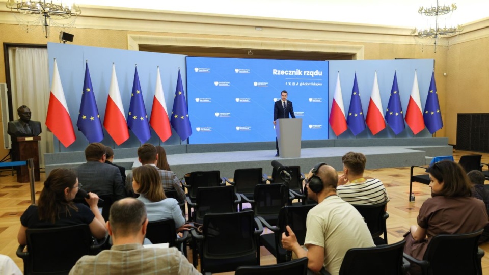 Rzecznik rządu Adam Szłapka na konferencji prasowej w Kancelarii Prezesa Rady Ministrów w Warszawie. PAP/Albert Zawada