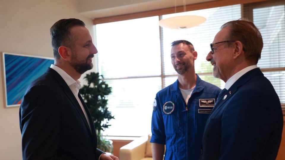 Sławosz Uznański-Wiśniewski po powrocie do kraju spotkał się z szefem MON Władysławem Kosiniakiem-Kamyszem. źródło: x.com/KosiniakKamysz