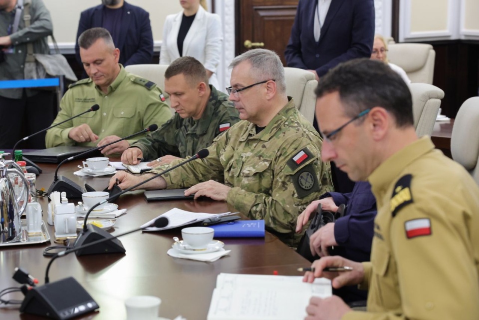 Szef Sztabu Generalnego Wojska Polskiego gen. Wiesław Kukuła (na zdj. drugi z prawej). Fot. PAP/Szymon Pulcyn