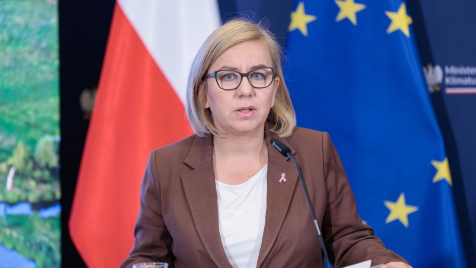 Minister klimatu i środowiska Paulina Hennig-Kloska podczas konferencji prasowej w siedzibie MKiŚ w Warszawie. Spotkanie dotyczyło prezentacji wyników badań opinii publicznej nt. utworzenia Parku Narodowego Doliny Dolnej Odry. PAP/Szymon Pulcyn