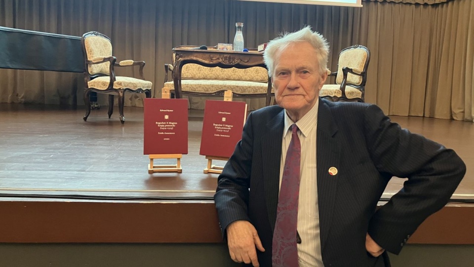 Profesor Edward Rymar wraz z Zamkiem Książąt Pomorskich oddali w ręce czytelników dwutomowe dzieło poświęcone życiu i działalności księcia Bogusława X. Fot. Małgorzata Frymus [Radio Szczecin]