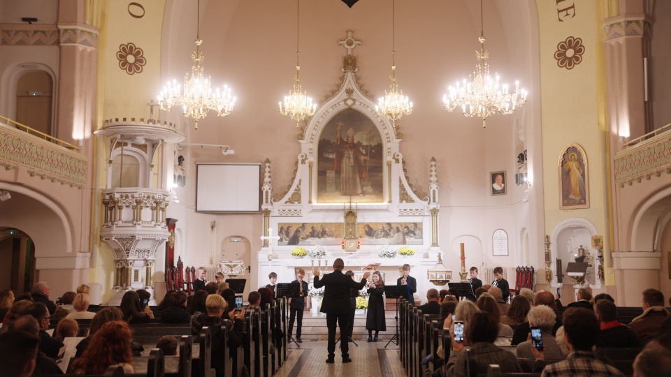 Zespół Trąbkowy Ogólnokształcącej Szkoły Muzycznej I stopnia im. prof. Marka Jasińskiego w Szczecinie pod dyrekcją Tomasza Dąbrowskiego. Fot. Łukasz Nyks