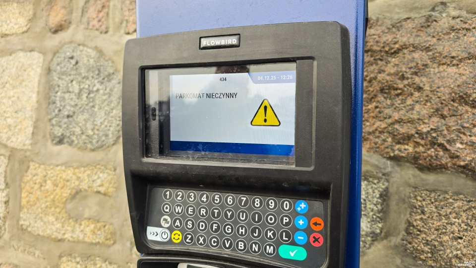 Parkomaty przy dworcu PKP wprowadzają chaos [ZDJĘCIA]